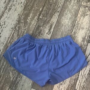 lululemon jotty hotty hot 2.5 inch inseam size 8 in super cute blue color!